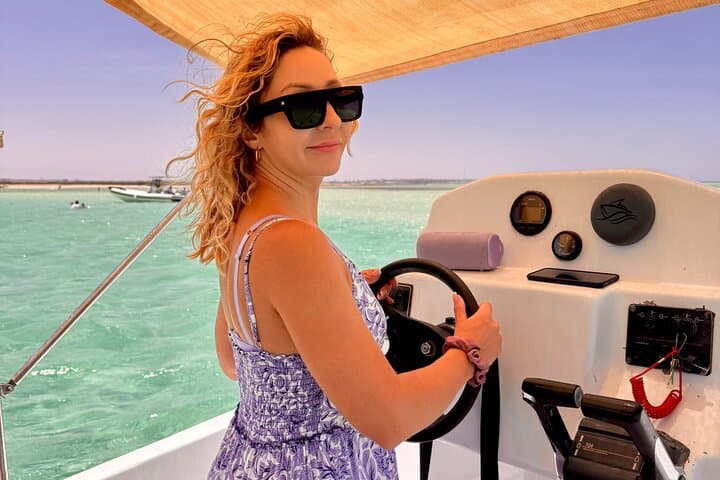 Private Speedboat Sea Retreat in Hurghada — Dolphin House Snorkel & White Island photo 3