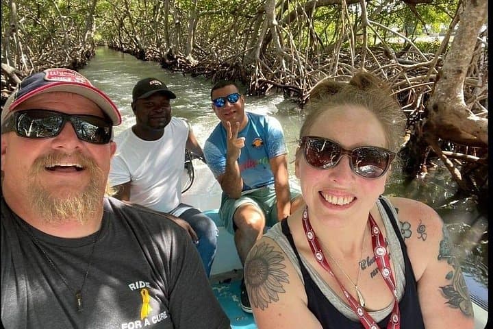 Mangrove Tunnel & Tarpon Turtle Watch: East Side Roatán Boat Adventure photo 2
