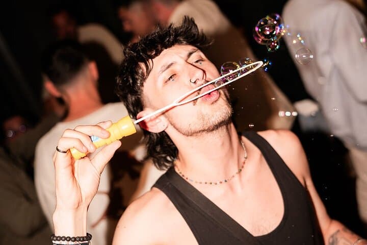 Porto Pub Crawl: 5-Hour Night Out with 7 Drinks, 4 Bars & Skip-the-Line Club Entry photo 4