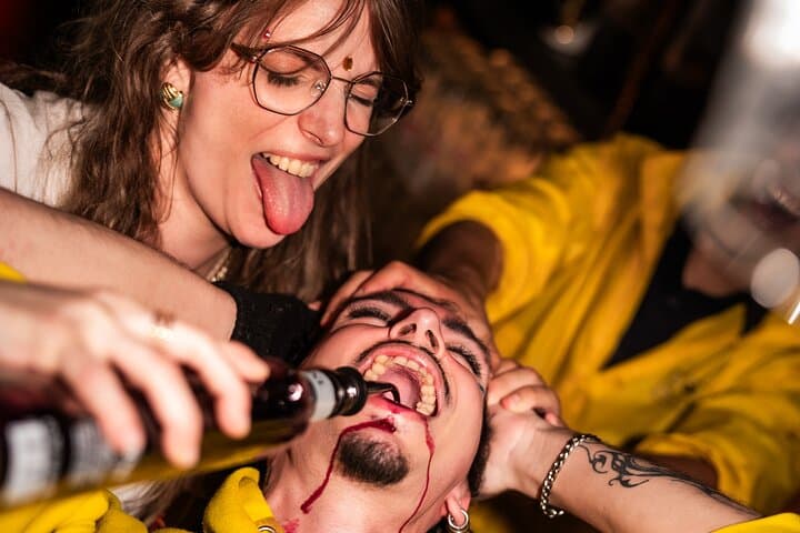 Porto Pub Crawl: 5-Hour Night Out with 7 Drinks, 4 Bars & Skip-the-Line Club Entry photo 5