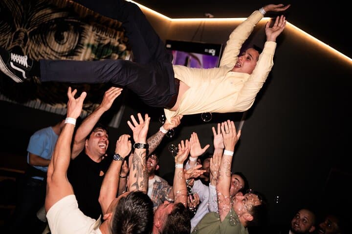 Porto Pub Crawl: 5-Hour Night Out with 7 Drinks, 4 Bars & Skip-the-Line Club Entry photo 2