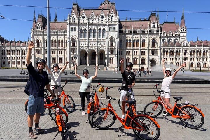 90-Minute Budapest Historical Bike Tour: Parliament, Basilicas & Riverside Sights