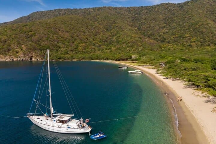 Private Sailing to Bahia Concha — Day Cruise from Santa Marta to Tayrona photo 4
