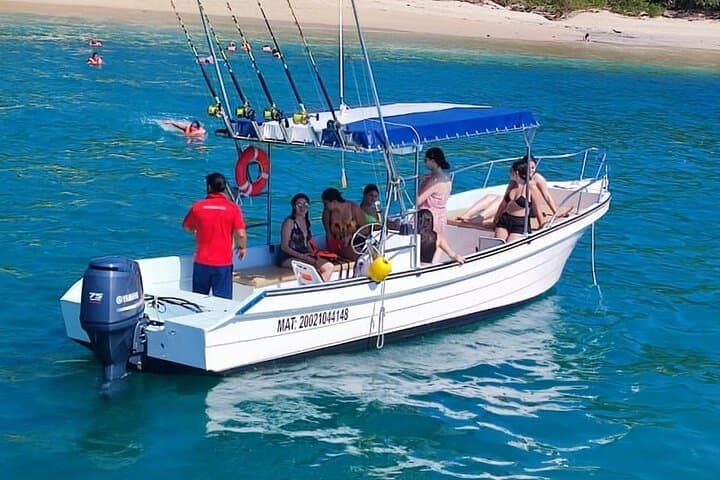 Private Boat Tour of the Bahías de Huatulco: Swim, Snorkel & Spot Marine Life