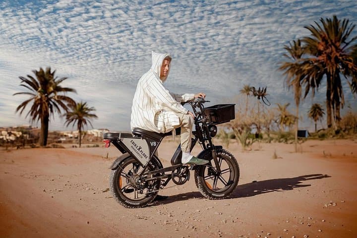 Marrakech E‑Bike Tour: Medinas, Palmeraie & Traditional Moroccan Photoshoot photo 1