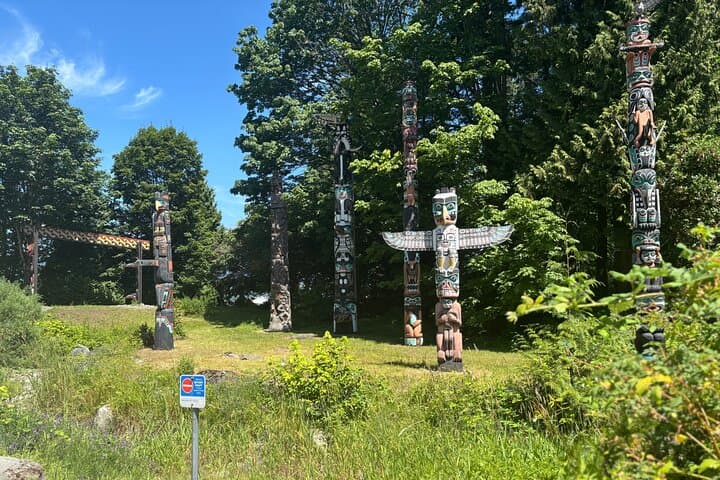 Private 2-Hour Stanley Park Tour — Seawall, Totems & Prospect Point photo 3