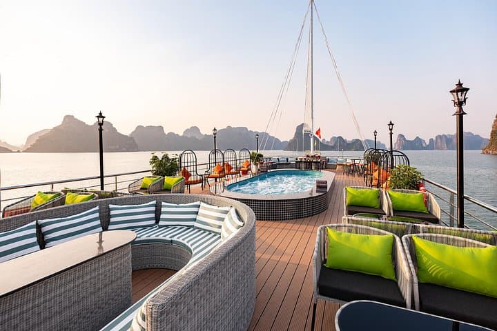 Amethyst Luxury Day Cruise in Ha Long Bay: Sung Sot, Titov & Luon Cave photo 3
