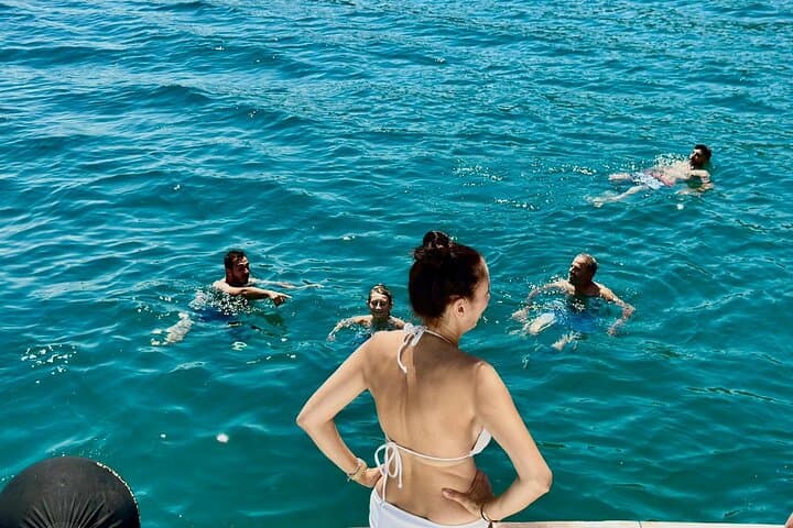 bosphorus-luxury-lunch-cruise-black-sea-swim photo 6