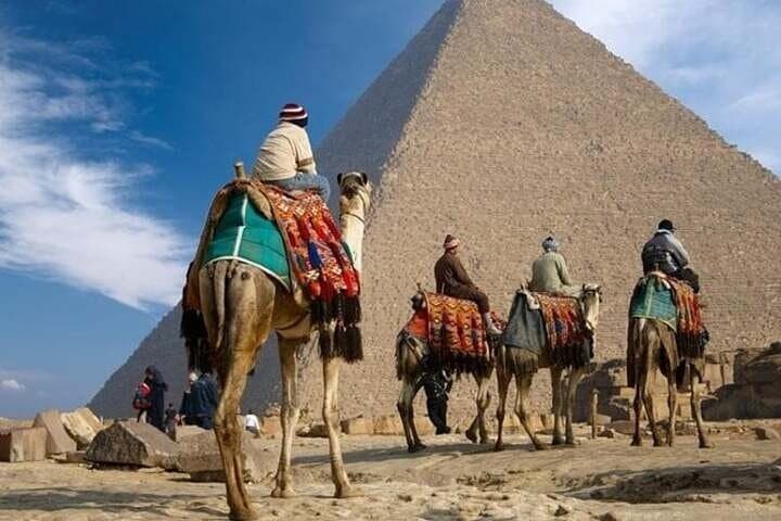 Full-Day Cairo Highlights: Pyramids, Sphinx & Egyptian Museum from Hurghada