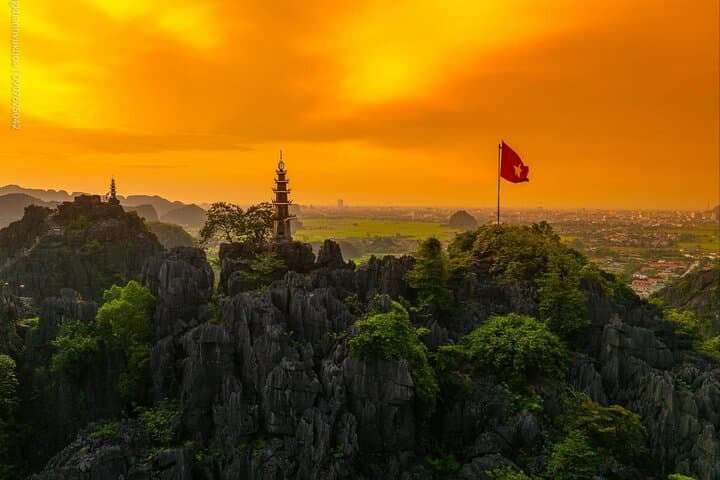 Ninh Binh Day Tour: Hoa Lu, Trang An, Tam Coc & Mua Cave Viewpoint