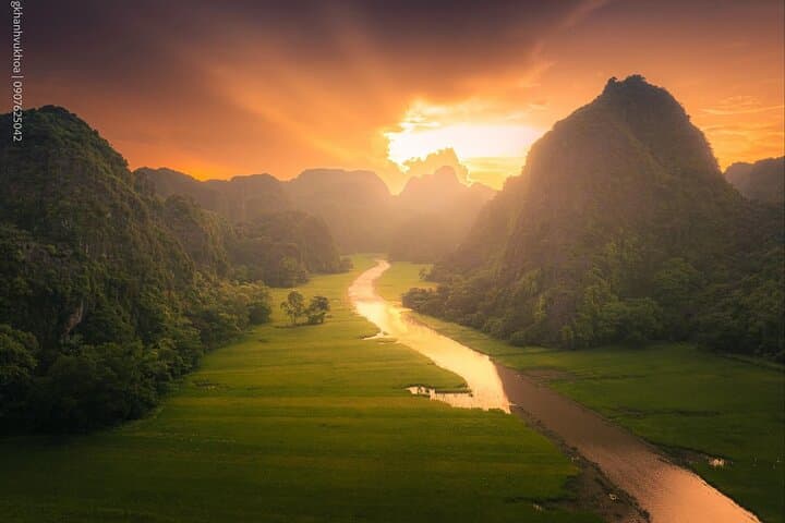 Ninh Binh Day Tour: Hoa Lu, Trang An, Tam Coc & Mua Cave Viewpoint photo 2