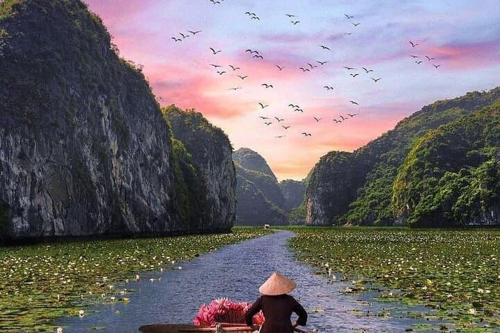 Ninh Binh Day Tour: Hoa Lu, Trang An, Tam Coc & Mua Cave Viewpoint photo 4