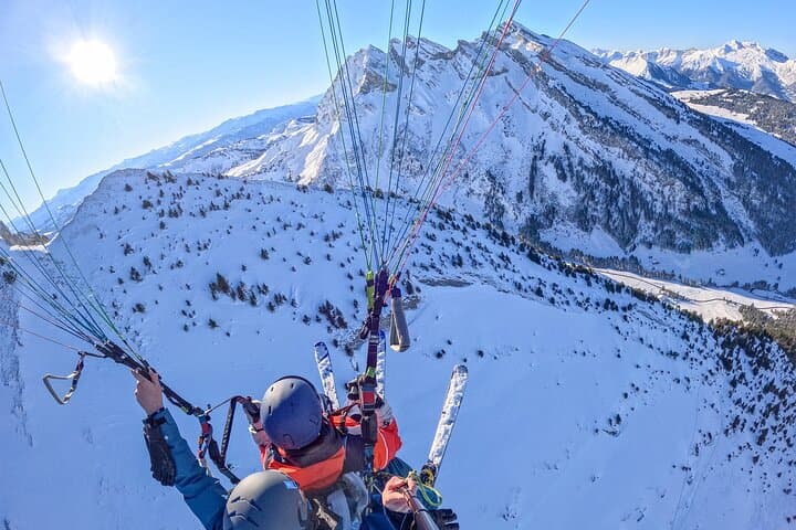 Paragliding Baptism over La Clusaz: 10–15 Minute Tandem Flight from Crêt du Merle photo 3