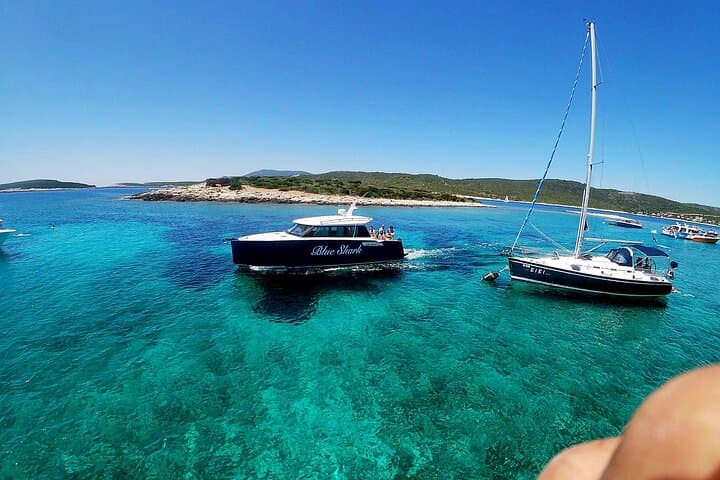 Blue Cave & Hvar: 5-Island Speedboat Tour from Split