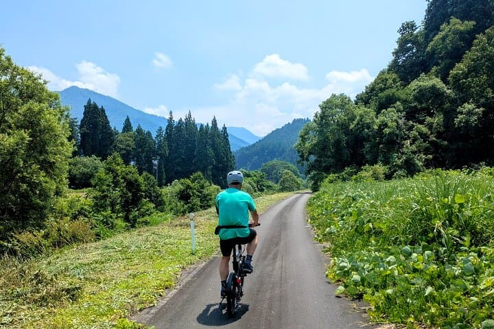 E-Bike Yuzawa: Lake Daigenta, Rice Terraces & Mountain Views photo 5
