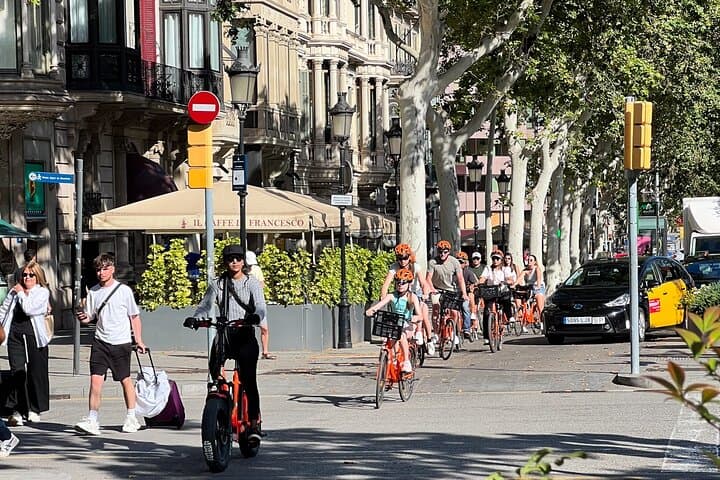 Barcelona Bike Tour from Sagrada Família to the Sea — 3-Hour Guided Ride photo 6