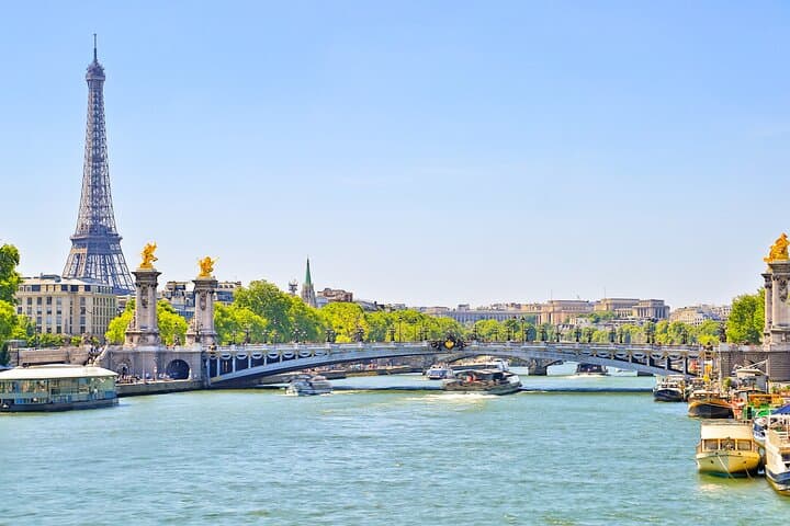 Paris Seine River Sightseeing Cruise: Eiffel Tower to Notre-Dame photo 2