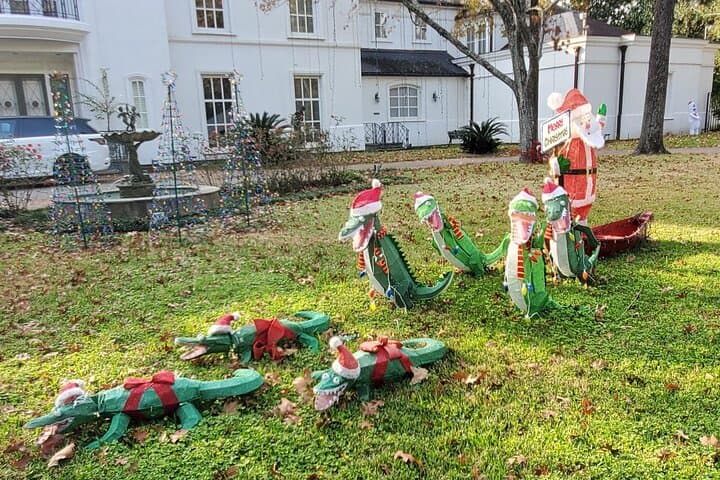 Driving River Oaks Holiday Lights: 2-Hour Evening Tour in Houston