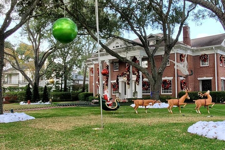 Driving River Oaks Holiday Lights: 2-Hour Evening Tour in Houston photo 4