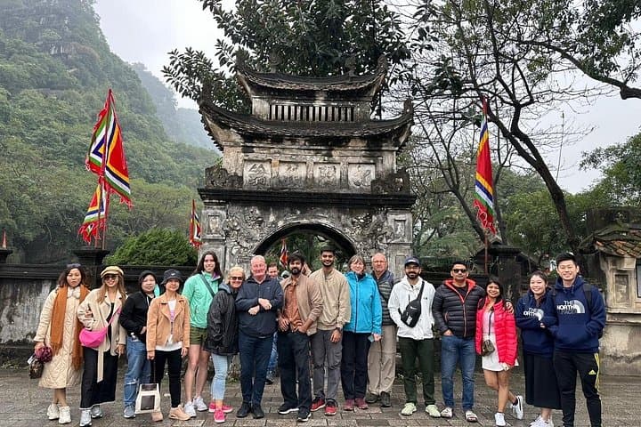 Hanoi to Ninh Binh Day Trip — Mua Cave Hike & Trang An Boat Ride Guide photo 6