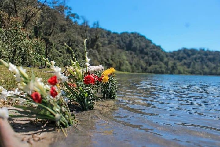 Hike Lake Chicabal and Overnight in a Mayan Village: Two-Day Cultural Trek from Quetzaltenango