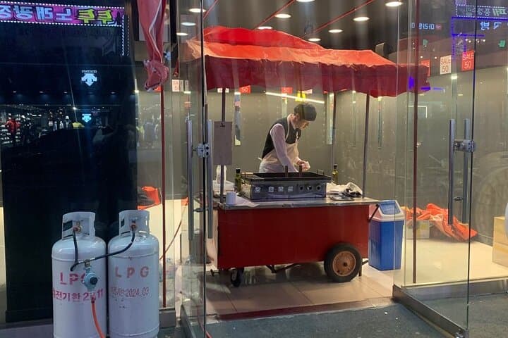 Seoul Street Hustle: Hands-On Urban Earning Experience with Local Guides photo 2