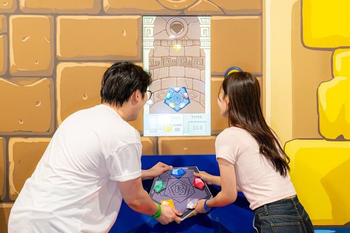 Insadong Running Man Experience: Interactive Urban Game in Seoul photo 6
