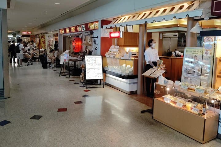Naha Airport Food Tour: Taste Okinawa in Two Stops Before Your Flight photo 4