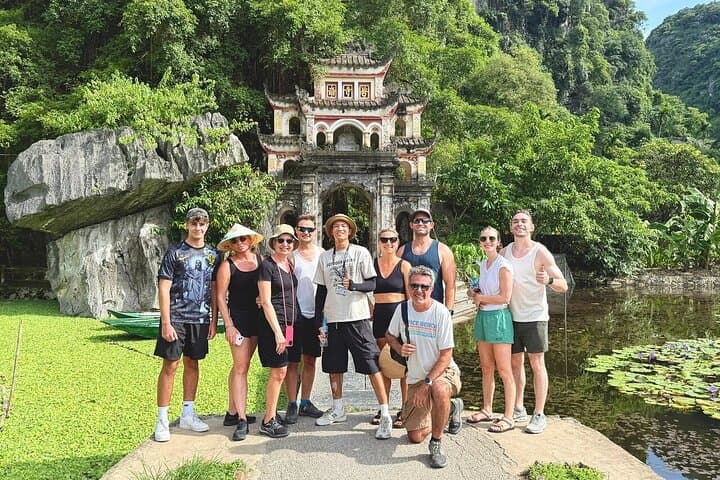 Hanoi to Ninh Binh Day Trip — Hoa Lu, Mua Cave, Tam Coc & Bich Dong Guide