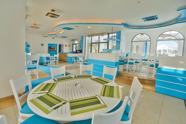 Tala Bay Beach Club: Red Sea Pools, Diving & Family Fun in Aqaba