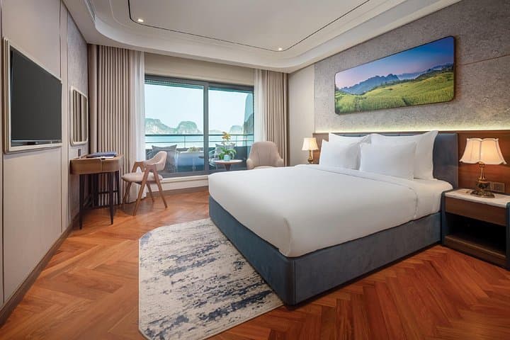 Luxury Halong Bay Cruise: 2-Day 6-Star Overnight with Kayaking & Caves photo 2