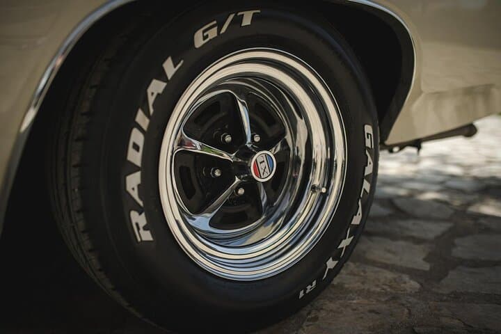 Geneva Vintage Car Experience: 1970s Ford XL Chauffeur Tour