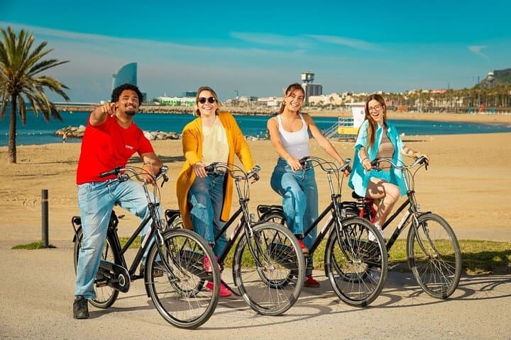 Barcelona Highlights Bike Tour: Sagrada Familia to Barceloneta in 2.5 Hours