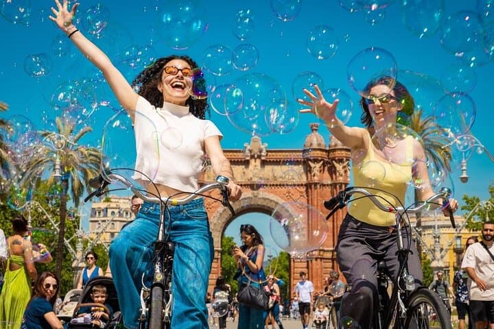 Barcelona Highlights Bike Tour: Sagrada Familia to Barceloneta in 2.5 Hours photo 4