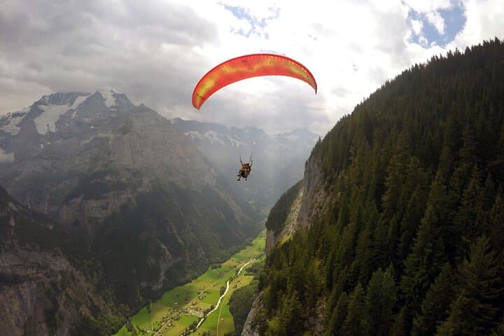 Hike and Fly Lauterbrunnen — Mürren Alpine Paragliding & Full-Day Guided Hike