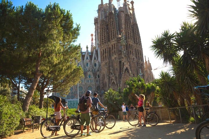 Barcelona Highlights Bike Tour: Gaudí, Seafront & Gothic Quarter by Bicycle