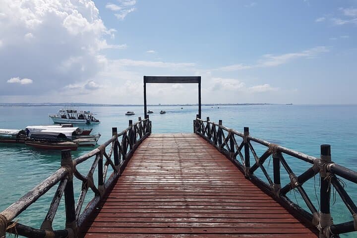 Zanzibar Spice, Prison Island, Stone Town & Slave Market Guided Tour photo 4