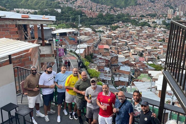 Medellín Full-Day Tour: Pablo Escobar Sites, City Center & Comuna 13
