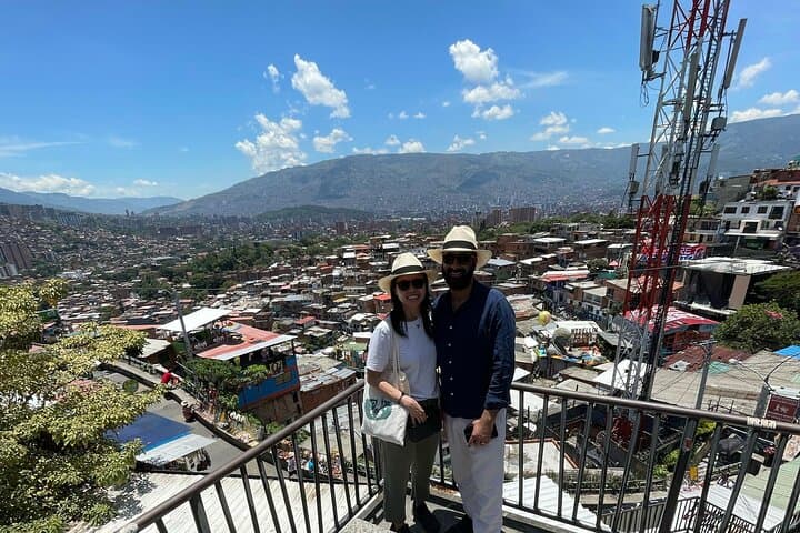 Medellín Full-Day Tour: Pablo Escobar Sites, City Center & Comuna 13 photo 5