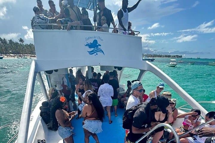 Punta Cana Hip-Hop Party Boat: Snorkel, Open Bar & Natural Pool (3 hrs) photo 4