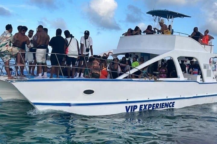 Punta Cana Hip-Hop Party Boat: Snorkel, Open Bar & Natural Pool (3 hrs) photo 2