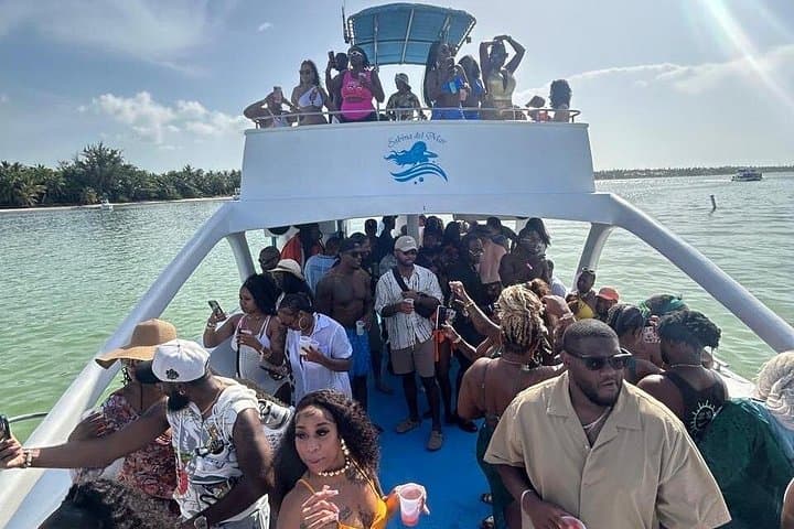 Punta Cana Hip-Hop Party Boat: Snorkel, Open Bar & Natural Pool (3 hrs) photo 1