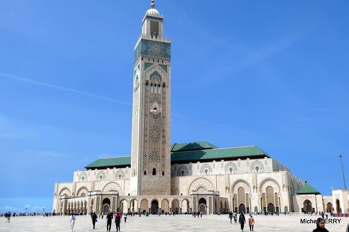 Marrakech to Casablanca Day Trip: Hassan II Mosque & Atlantic Corniche