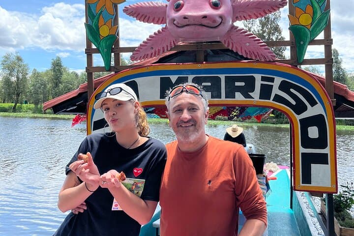 Xochimilco Tour to the Island of the Dolls — Canal Ride, Legend & Practical Tips photo 4