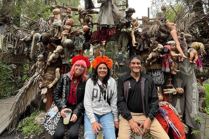 Xochimilco Tour to the Island of the Dolls — Canal Ride, Legend & Practical Tips photo 6