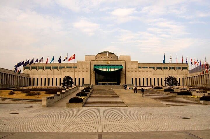 Seoul War Memorial Walking Tour: Korean War Stories & Military Exhibits