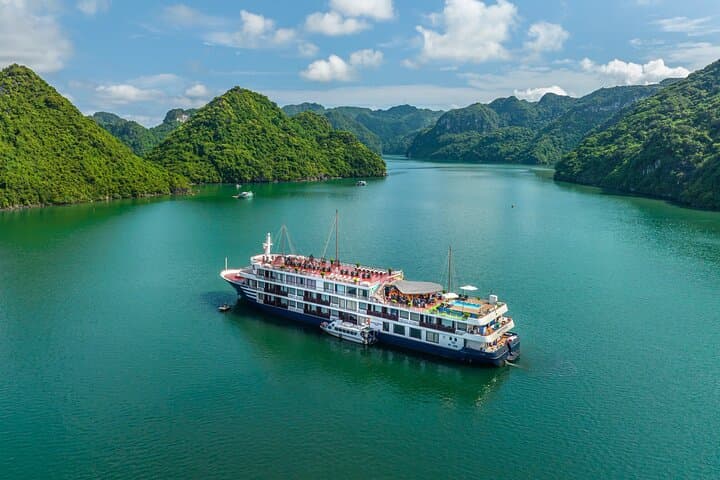 Luxury 2-Day Lan Ha & Ha Long Bay Cruise with Balcony and Bathtub photo 1