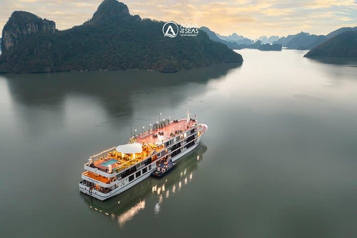 Luxury 2-Day Lan Ha & Ha Long Bay Cruise with Balcony and Bathtub photo 3