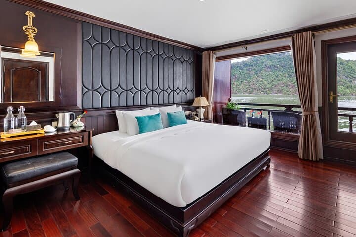 Luxury 2-Day Lan Ha & Ha Long Bay Cruise with Balcony and Bathtub photo 2