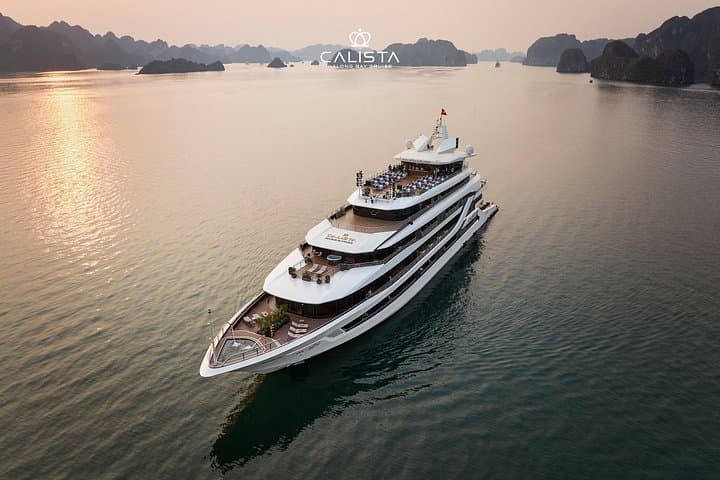 Luxury Calista 2-Day Halong Bay Cruise: Sung Sot, Titop & Kayaking photo 4